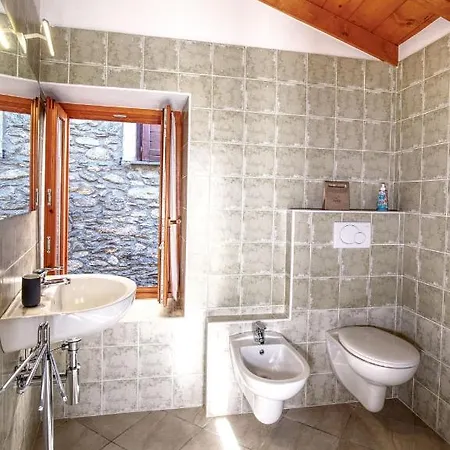 Διαμέρισμα Stylish Stone House With Lake View Cercino