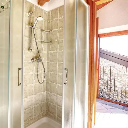 Διαμέρισμα Stylish Stone House With Lake View *