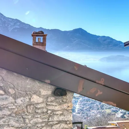 Stylish Stone House With Lake View Διαμέρισμα Cercino