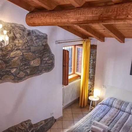 Stylish Stone House With Lake View Διαμέρισμα *