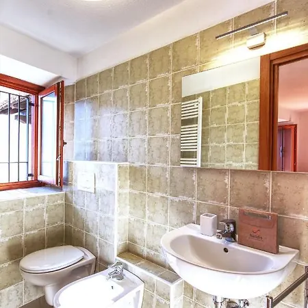 Διαμέρισμα Stylish Stone House With Lake View