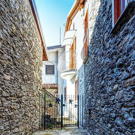 Stylish Stone House With Lake View Διαμέρισμα *