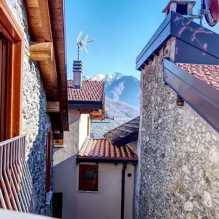 Διαμέρισμα Stylish Stone House With Lake View